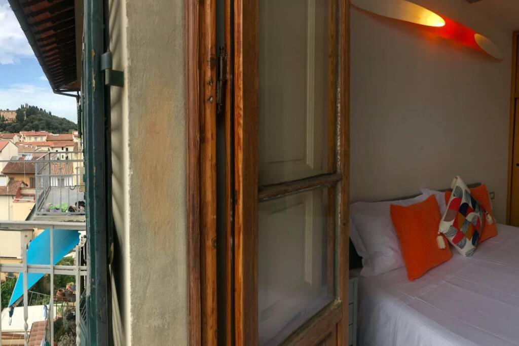 Sunny Top Floor In San Frediano Florencia Exterior foto