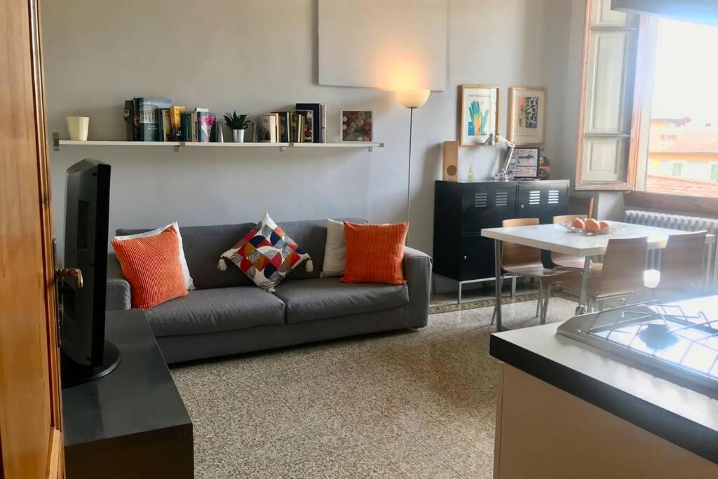 Sunny Top Floor In San Frediano Florencia Exterior foto