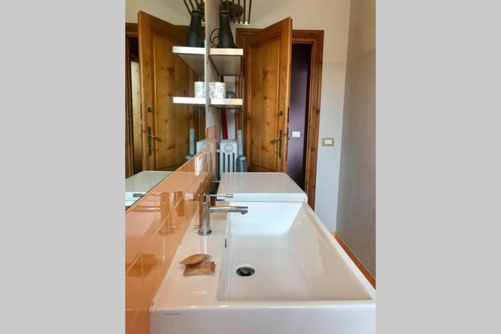 Sunny Top Floor In San Frediano Florencia Exterior foto