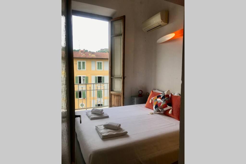 Sunny Top Floor In San Frediano Florencia Exterior foto